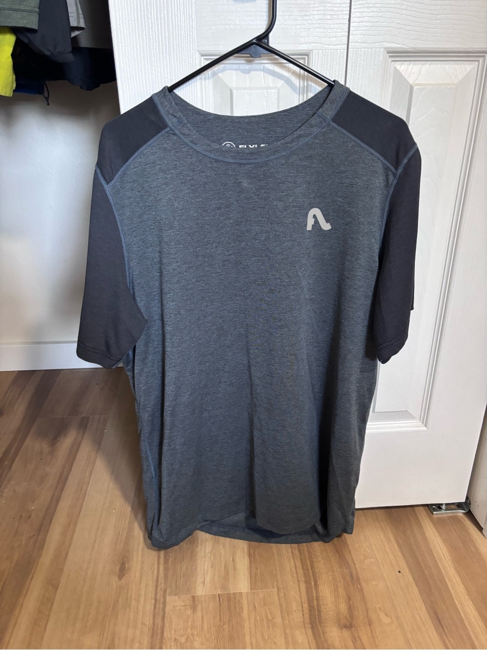 Flylow Men's Heather Charcoal Short-Sleeve Performance Tee